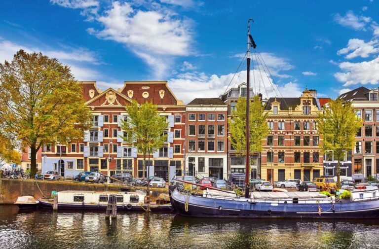 Bike Tour of Amsterdam Old Town, Top Attractions and Nature