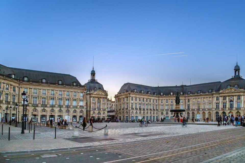 Bordeaux: Capture the Most Photogenic Spots With a Local - Tour Duration and Group Size