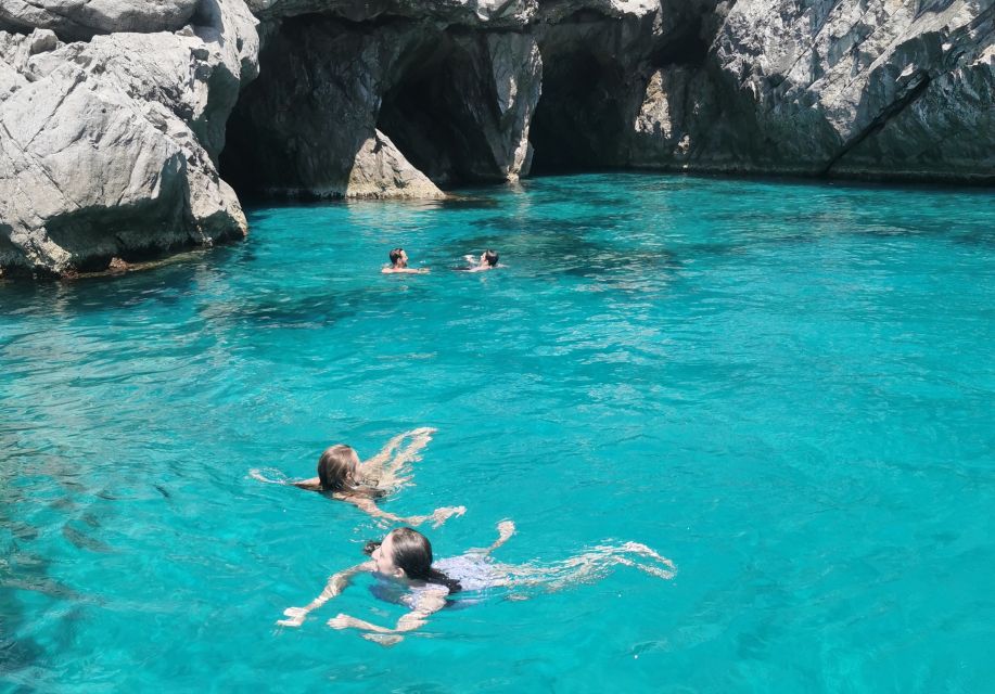 Capri Private Excursion by Boat From Sorrento-Capri-Positano - Discover the Captivating Coastline