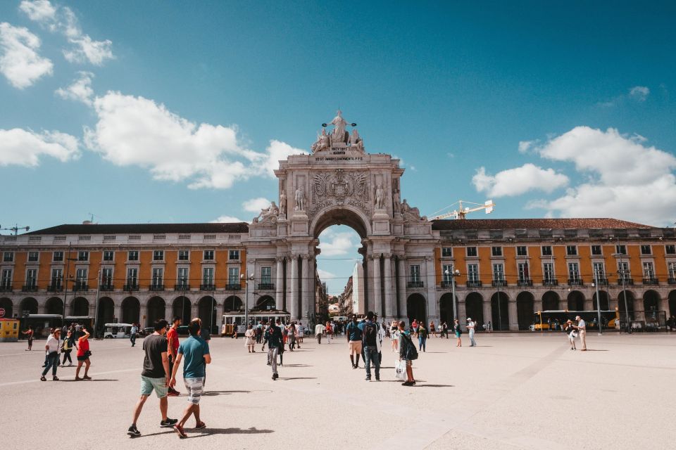 Captivating Lisbon Walk: History, Views, and Culture - Praça Do Comércio and Chafariz Do Carmo