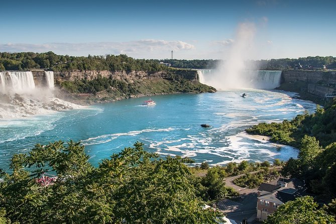 Day-Trip From Toronto to Niagara Falls With Falls Boat Ride