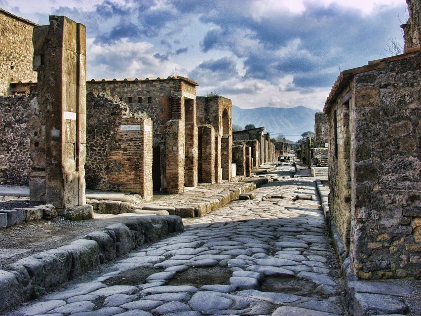 Day Trip to Pomeii and Amalfi Coast From Rome - Exploring the Ancient Ruins of Pompeii