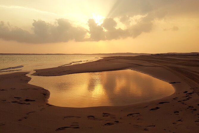 Doha: Private Sunrise or Sunset Desert Safari With Sand Boarding - Tour Overview