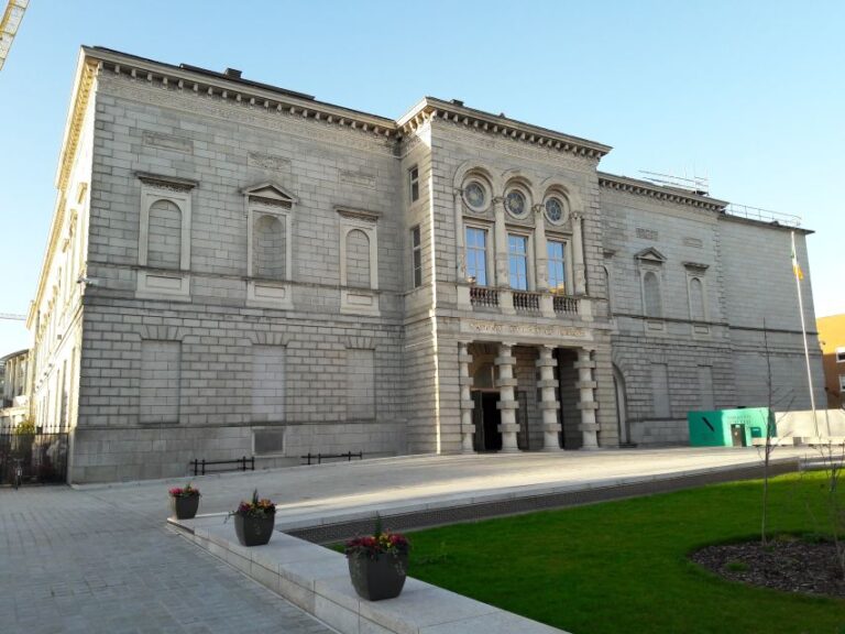 Dublin: Private Tour Of City Monuments In Spanish Tour Overview