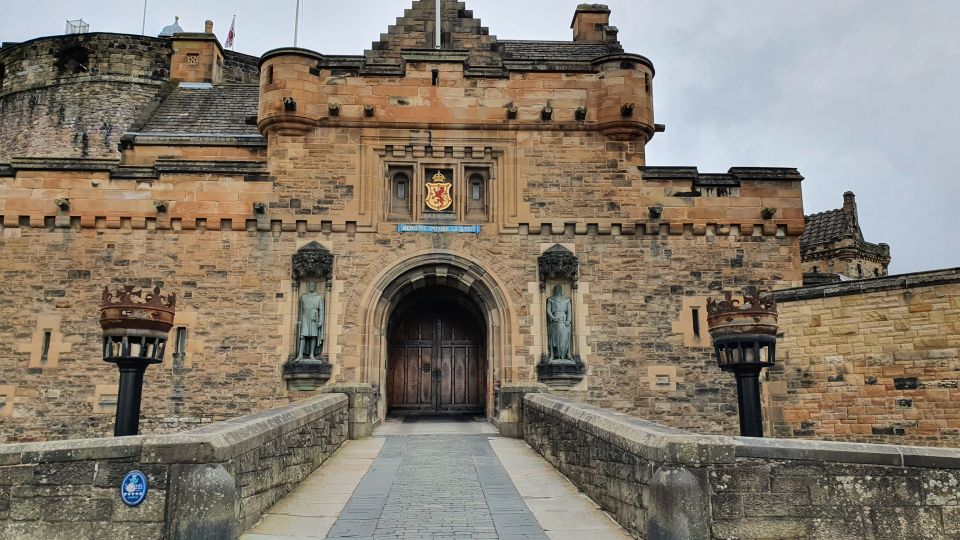 Edinburgh Castle: Highlights Tour With Tickets, Map & Guide - Exploring Scotlands Crown Jewels