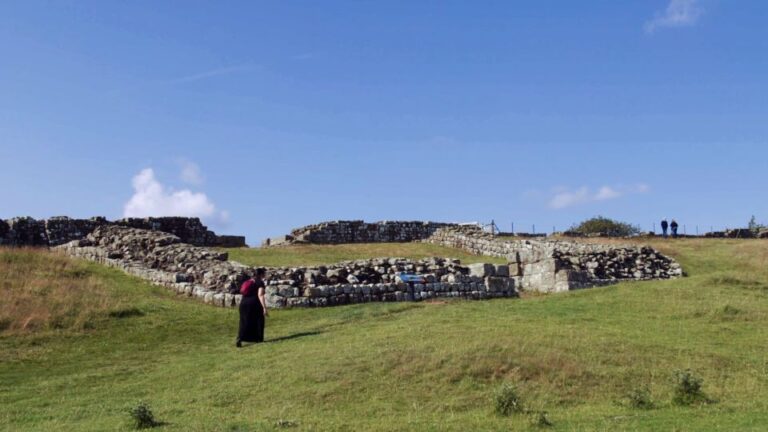 Edinburgh: Rosslyn Chapel And Hadrian's Wall Tour In Spanish Tour Overview