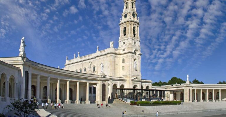 From Lisbon: Tour Fátima, Batalha, Alcobaça, Nazaré, Óbidos Tour Duration And Languages