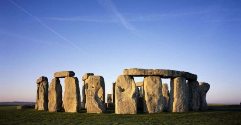 From London: Stonehenge and Bath Private Full-Day Trip