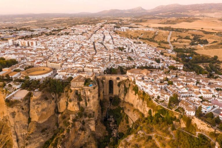 From Seville: Private Transfer to Granada With Tour of Ronda