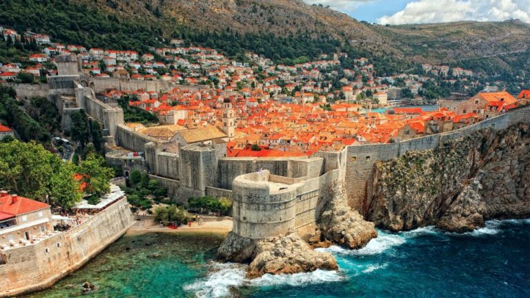 From Split/Trogir: Dubrovnik Guided Tour With a Stop in Ston