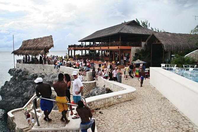 Full Day Tour of Negril Beach: Margaritaville & Ricks Cafe Live