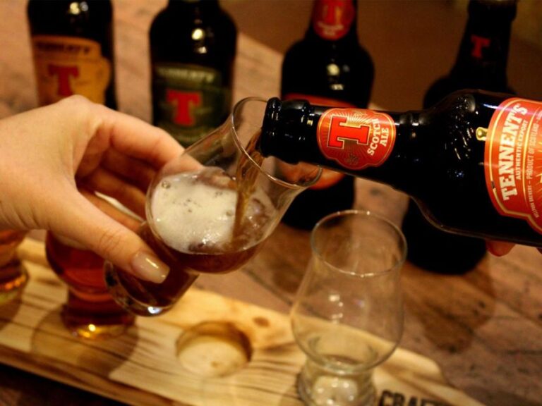 Glasgow: Beer Flight With a Haggis Taster in a Glasgow Pub