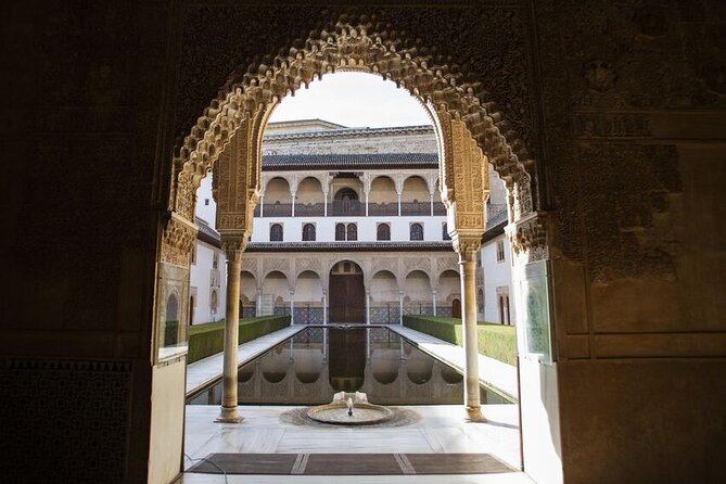 Guided Walking Tour Of The Alhambra In Granada Overview Of The Alhambra