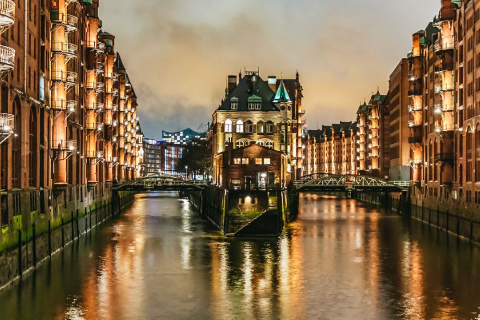 Hamburg: 1.5h Grand Harbor Evening Lights Cruise - Cruise Schedule and Duration