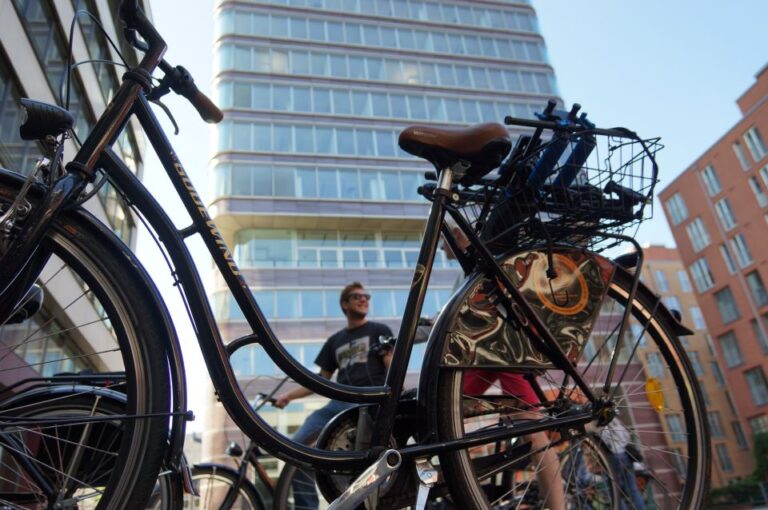 Hamburg: Bike Rental Explore The City