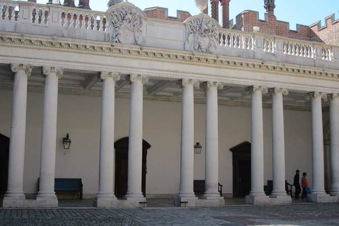 Hampton Court Palace 3hr Tour: Henry Viiis & William Iiis Intriguing Palaces Whats Included In The Tour