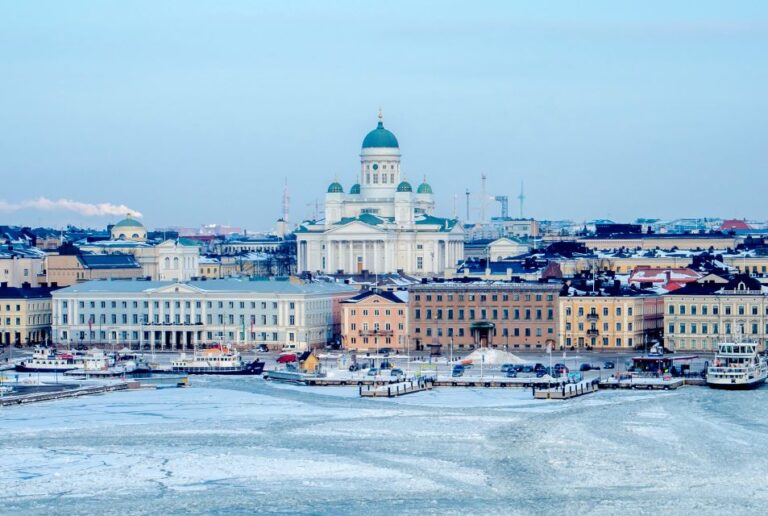 Helsinki: Self Guided City Highlights Audio Tour Esplanade Park Exploration