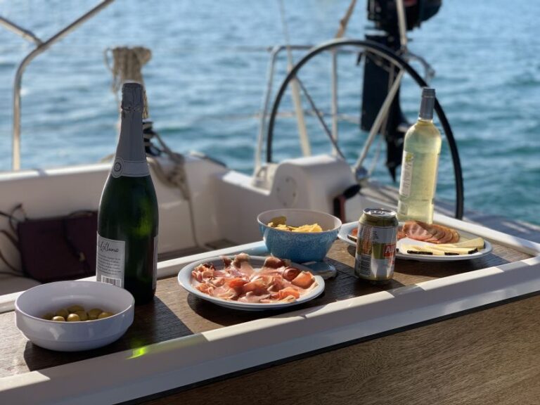 Ibiza: Midday or Sunset Sailing With Snacks and Open Bar