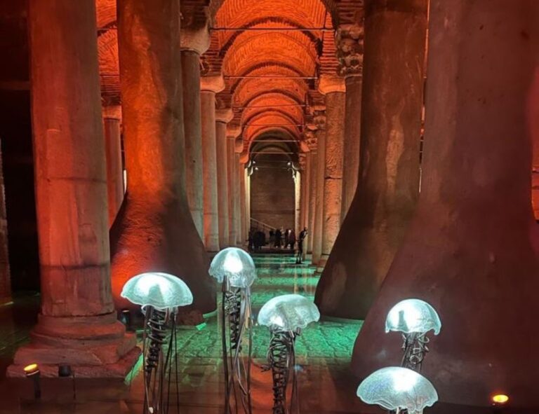 Istanbul: Basilica Cistern & Dolmabahce Palace Combo Tour