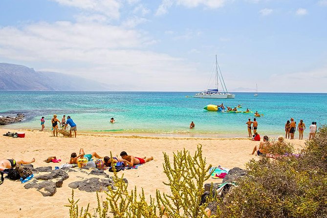 Lanzarote: La Graciosa Island Cruise With Lunch and Water Activities