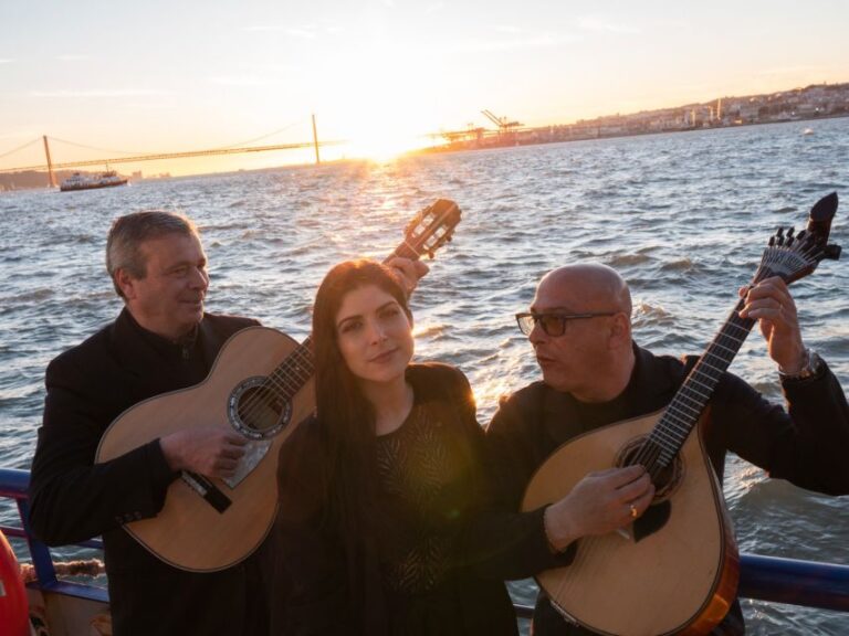 Lisbon: Boat Cruise With Live Fado Performance and a Drink