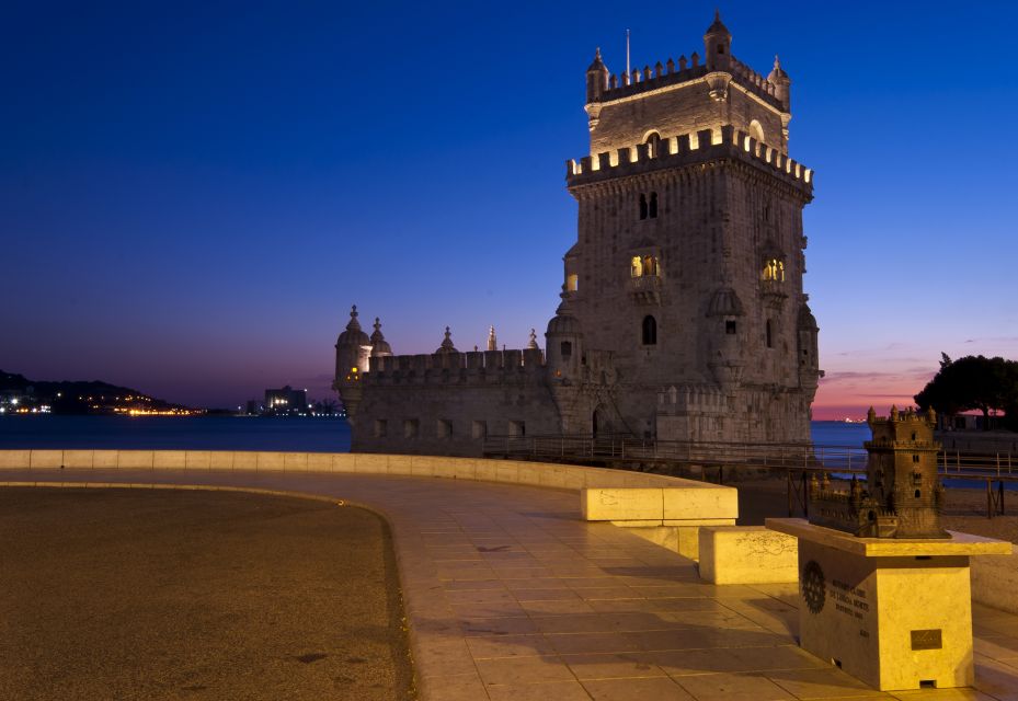 Lisbon: Private City Highlights Nighttime Tour With Transfer - Tour Overview