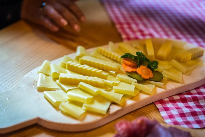 Lucerne CH Experience: Cheese, Chocolate, Chapel Bridge & Château