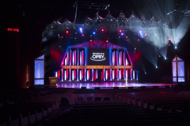 Nashville: Opry Country Classics Show At The Grand Ole Opry Event Overview