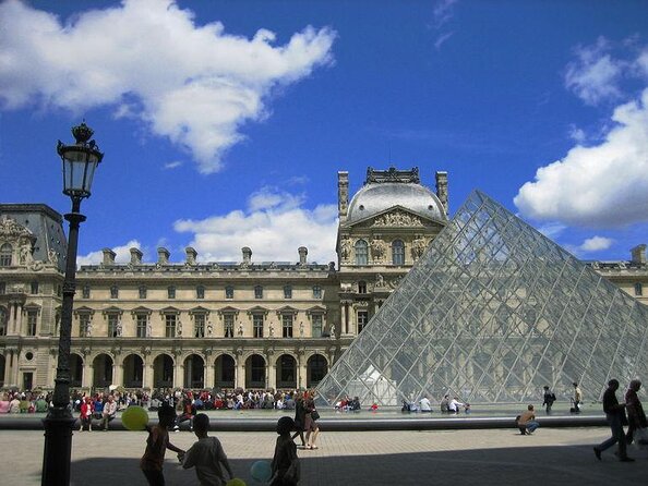 Notre Dame, Sainte-Chapelle, Louvre, Montmartre, Eiffel Tower Private