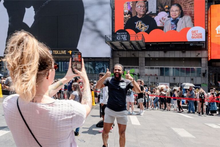 Nyc: See Yourself On A Times Square Billboard For 24 Hours Overview