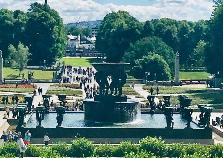 Oslo: Panoramic View And Sculpture Park Walk Akershus Fortress And Royal Palace