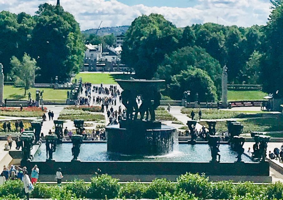 Oslo: Panoramic View and Sculpture Park Walk - Akershus Fortress and Royal Palace