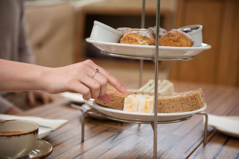 Oxford: Sightseeing River Cruise With Afternoon Tea Sightseeing River Cruise Details