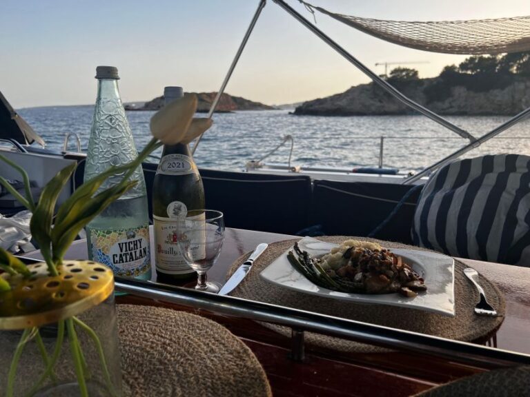 Palma De Mallorca: Sailboat Dinner And Movie Night Activity Details