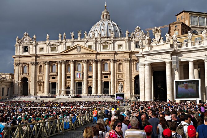 Papal Audience Tickets and Presentation With an Expert Guide
