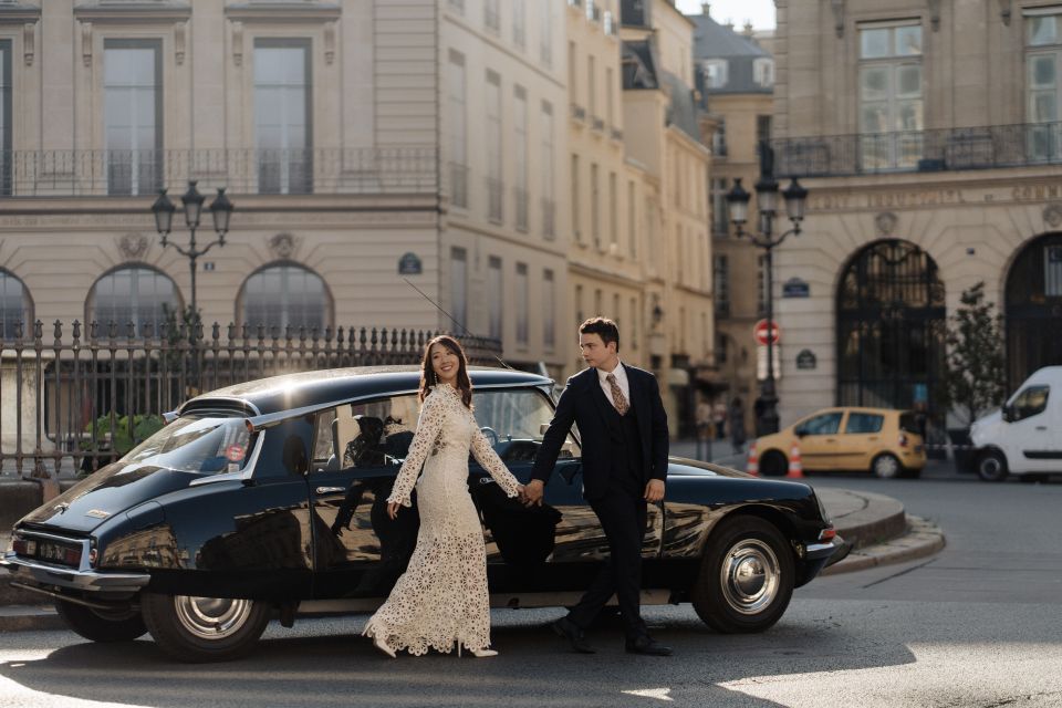 Paris: 1 Way Private Airport Transfer in a Citroën DS 21 - Experience the Vintage Citroën DS 21