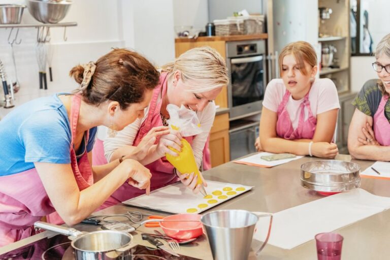 Paris: Macarons Cooking Class With Pâtisserie Chef Noémie