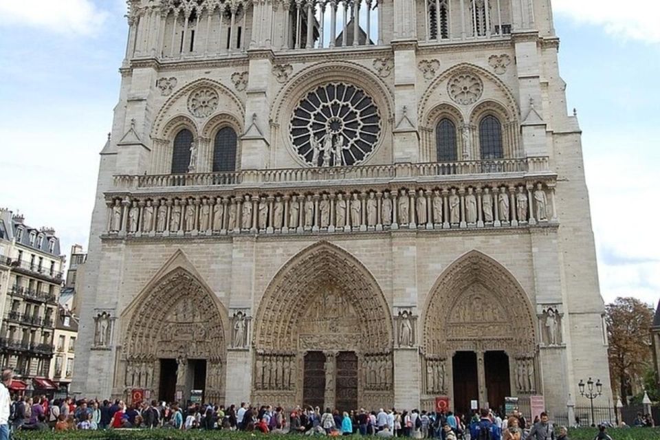 Paris : Montmartre Private Walking Tour - Tour Details