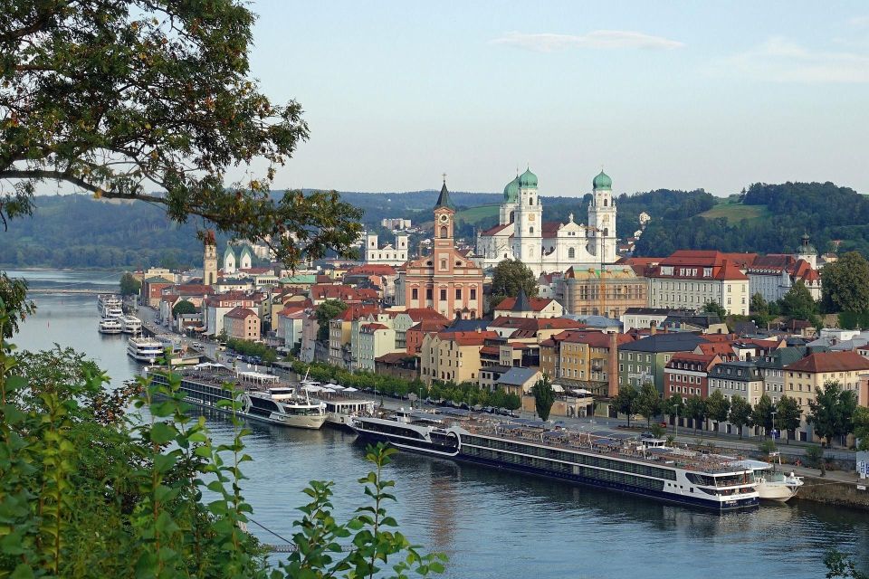 Passau: Private Christmas Market Tour - Explore Passaus Enchanting Christmas Market