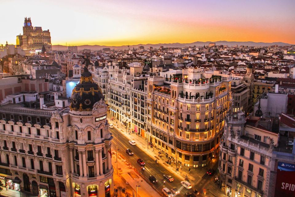 Photo Tour: Barcelona Famous Landmarks - Tour Duration and Pricing