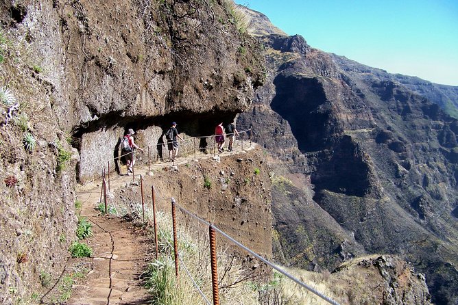 Pico Arieiro To Pico Ruivo / Highest Peak Challenge - Group Size and Features