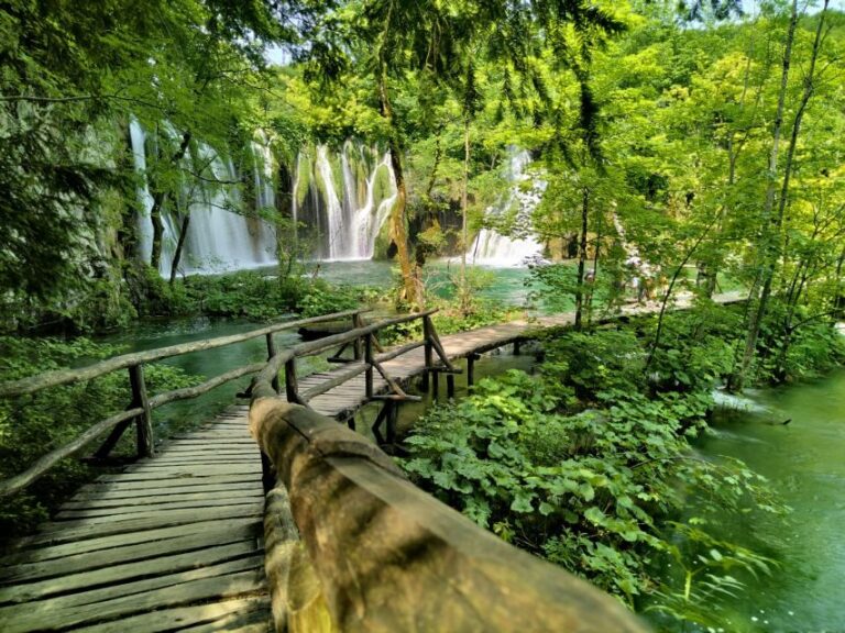 Plitvice Lakes: Guided Walking Tour With A Boat Ride Tour Overview