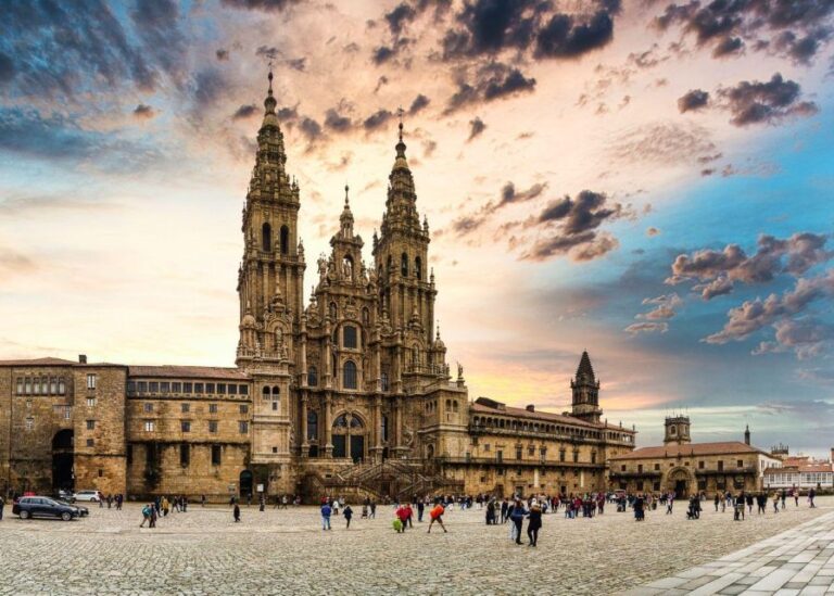 Porto: Santiago De Compostela & Viana Do Castelo Tour