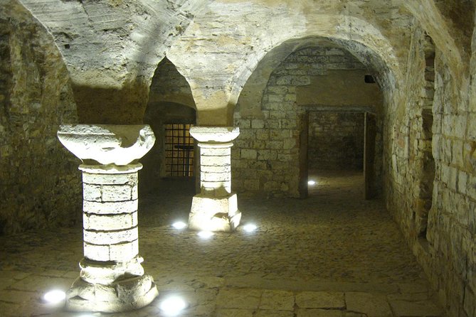Prague Old Town, Medieval Underground and Dungeon Historical Tour