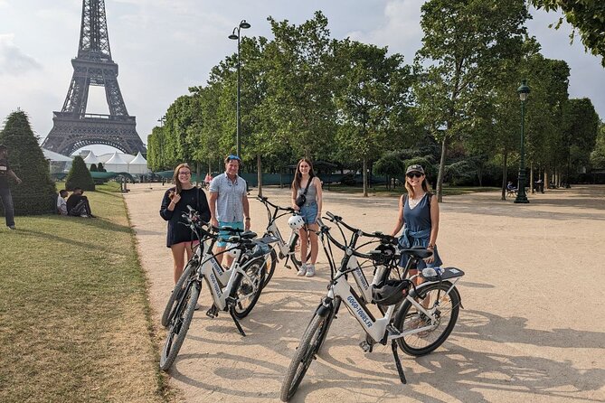 Private 2.5 Hour E-Bike Tour Around Paris