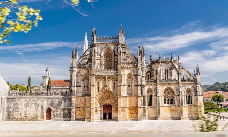 Private 8H Tour to Fatima, Batalha and Obidos From Lisbon - Exploring the Medieval Village of Obidos