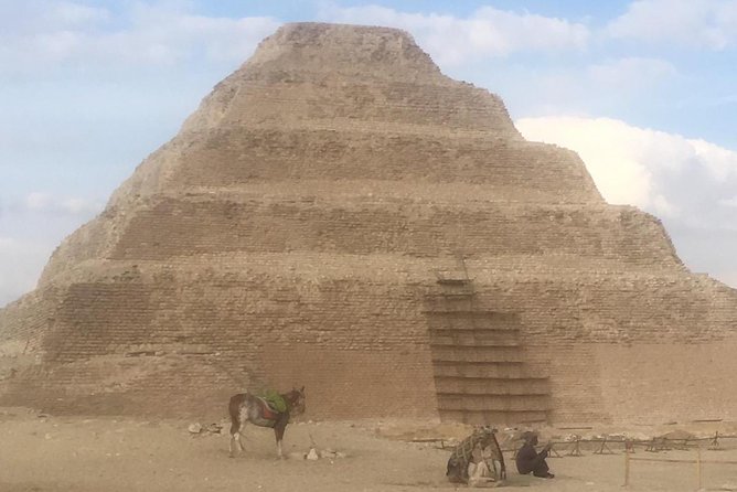 Private Sightseeing Tour to Giza Pyramids Sakkara & Memphis