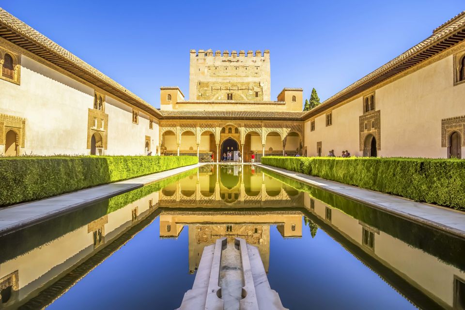 Private Tour in All Complete Complex of Alhambra With Ticket - Alhambra: A Magnificent Masterpiece