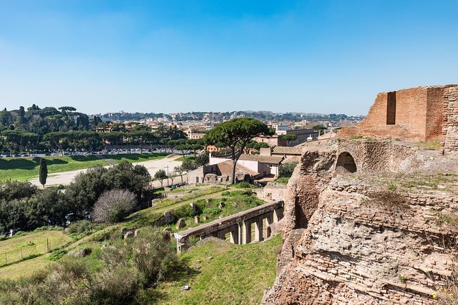 Private Tour Of The Colosseum With Roman Forum & Palatine Hill Exploring The Iconic Colosseum