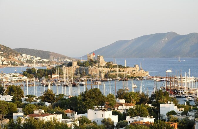 Private VIP Gulet Boat Tour With Lunch in Bodrum For 6 Hour - Inclusions and Amenities